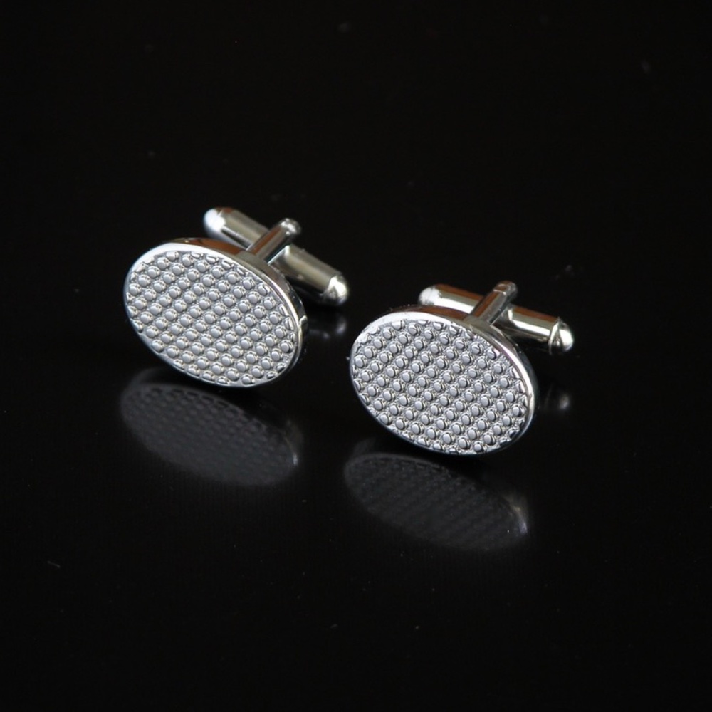 GEOFFREY BEENE Silvertone Cufflinks